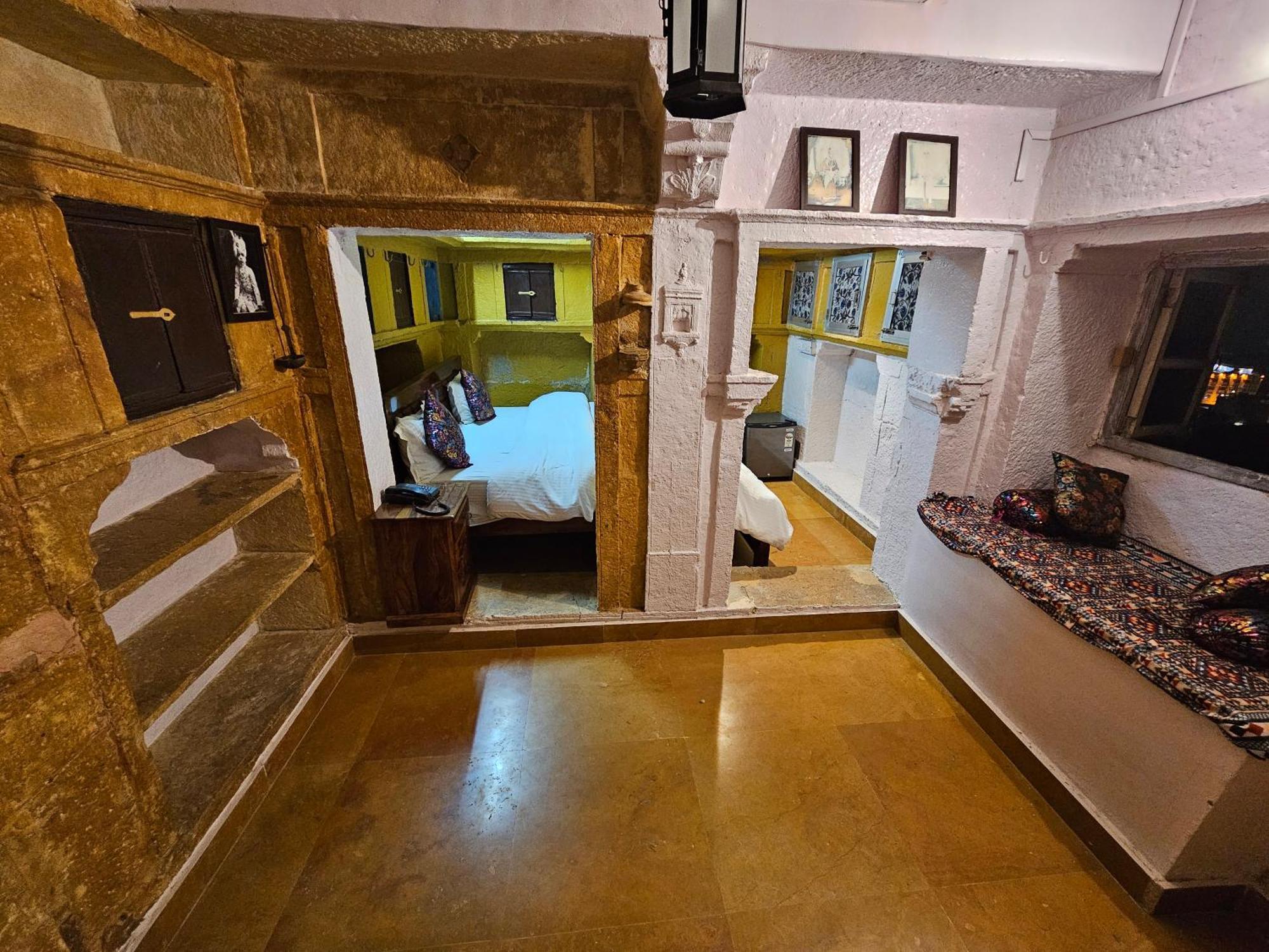 Desert Haveli Guest House Джайсалмер Стая снимка