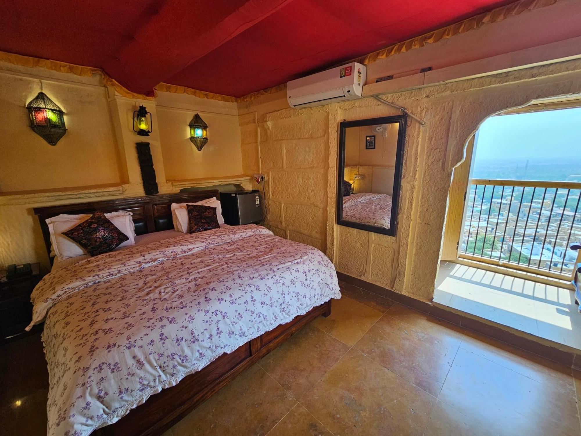 Desert Haveli Guest House Джайсалмер Стая снимка