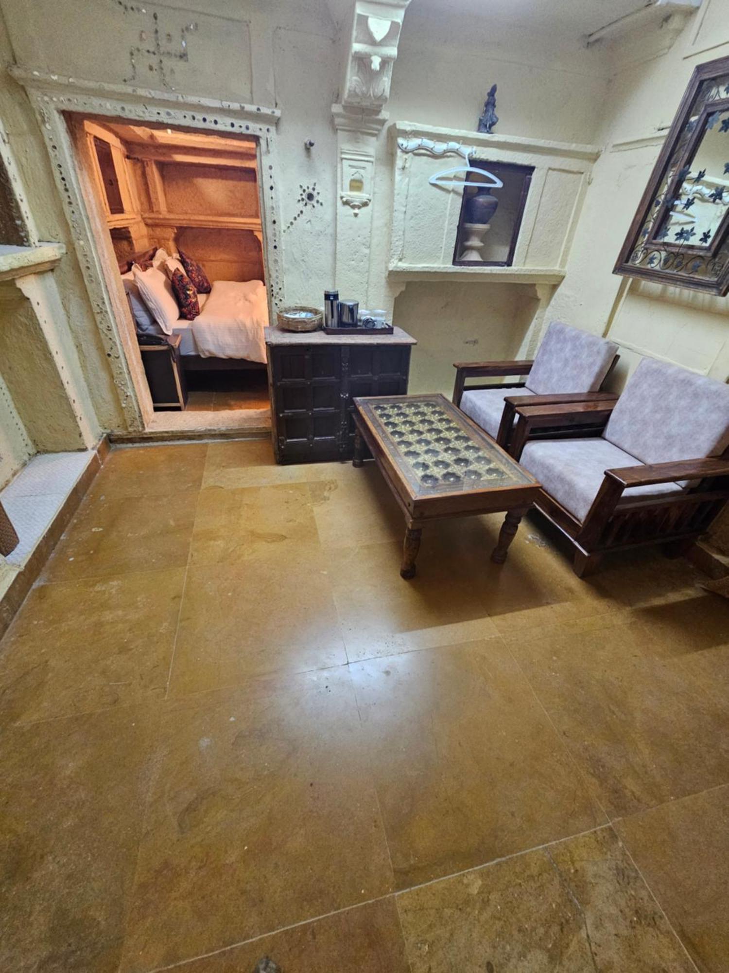 Desert Haveli Guest House Джайсалмер Стая снимка