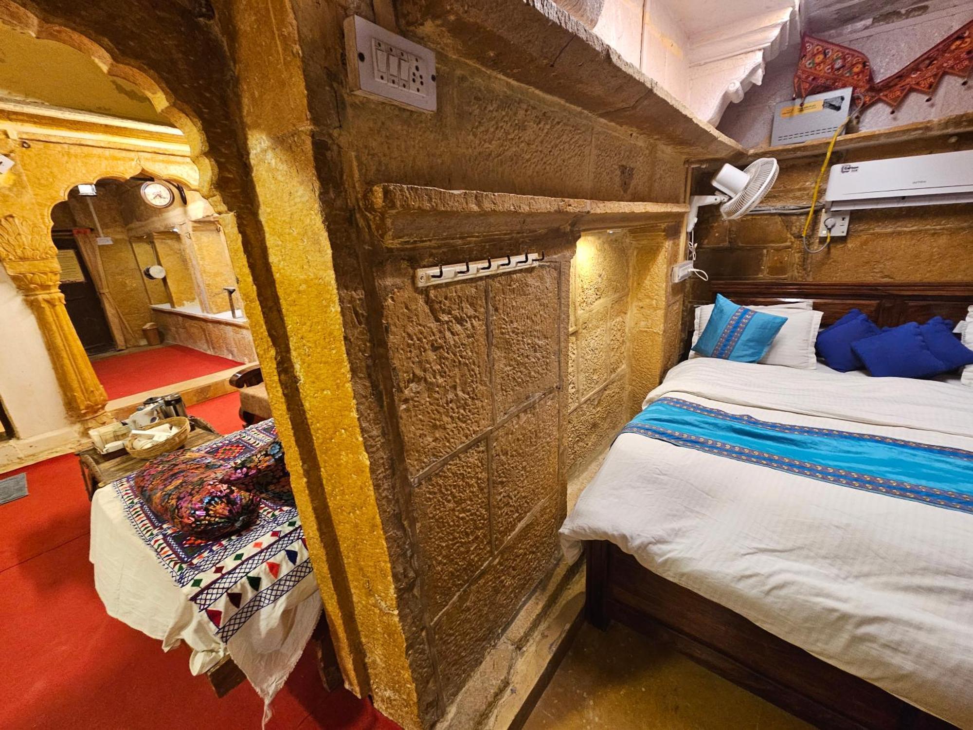 Desert Haveli Guest House Джайсалмер Стая снимка