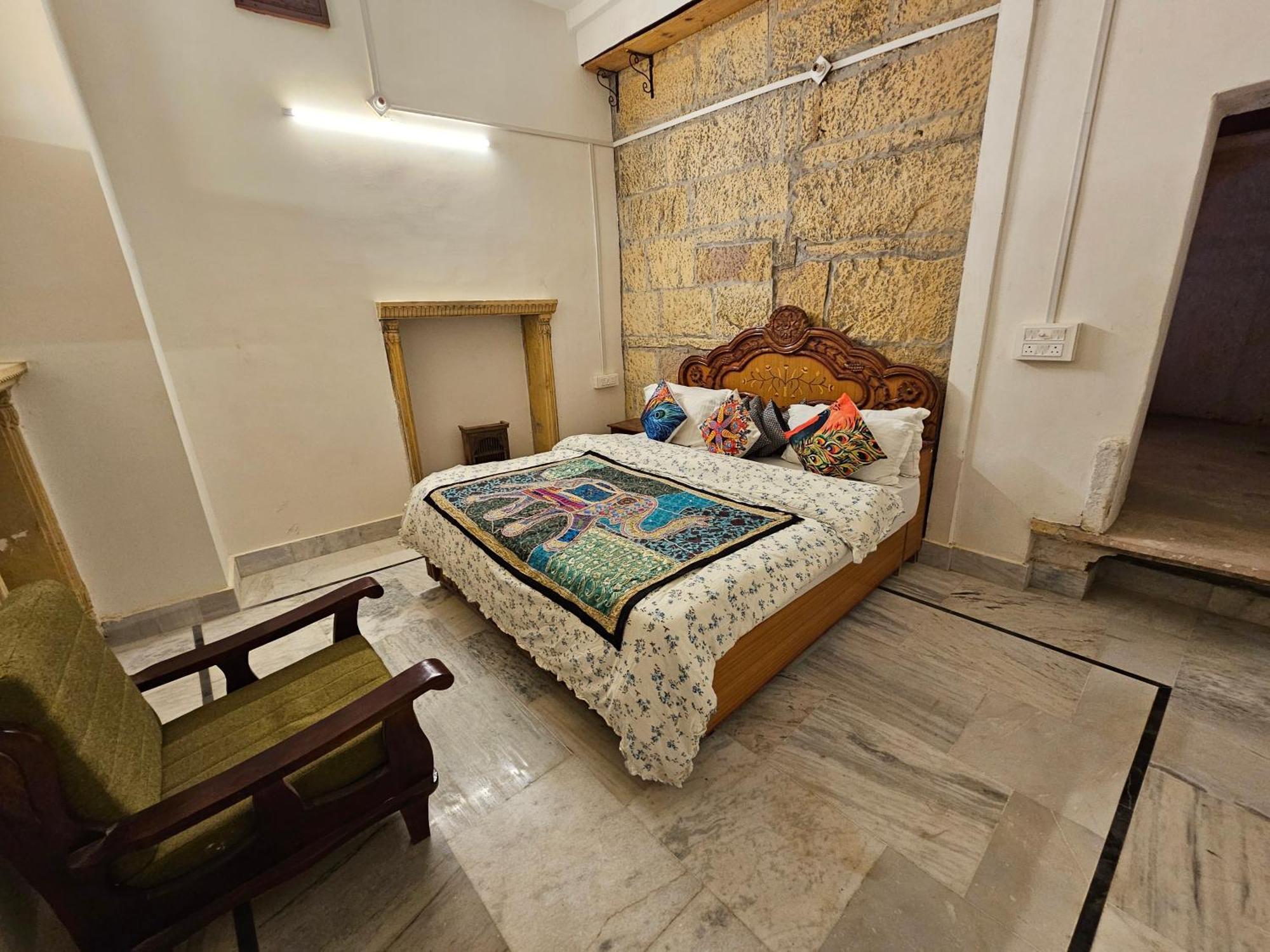 Desert Haveli Guest House Джайсалмер Стая снимка