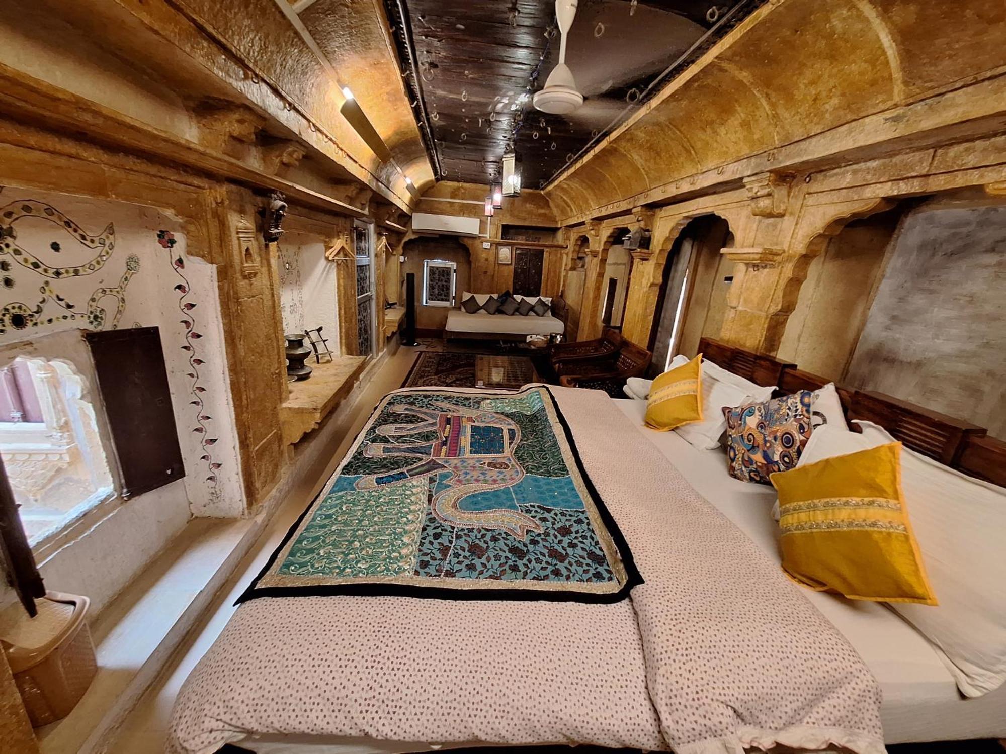 Desert Haveli Guest House Джайсалмер Стая снимка