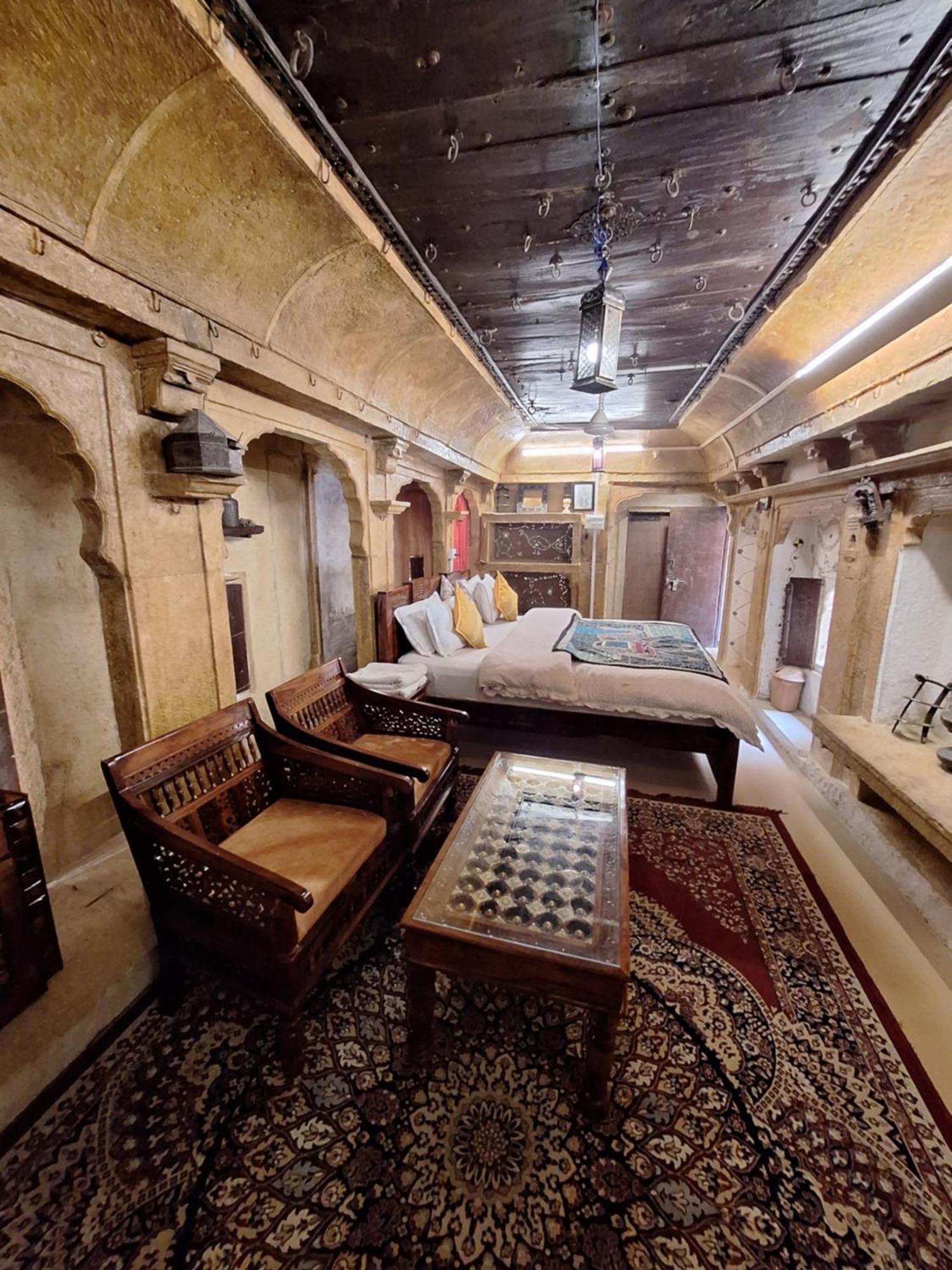 Desert Haveli Guest House Джайсалмер Стая снимка