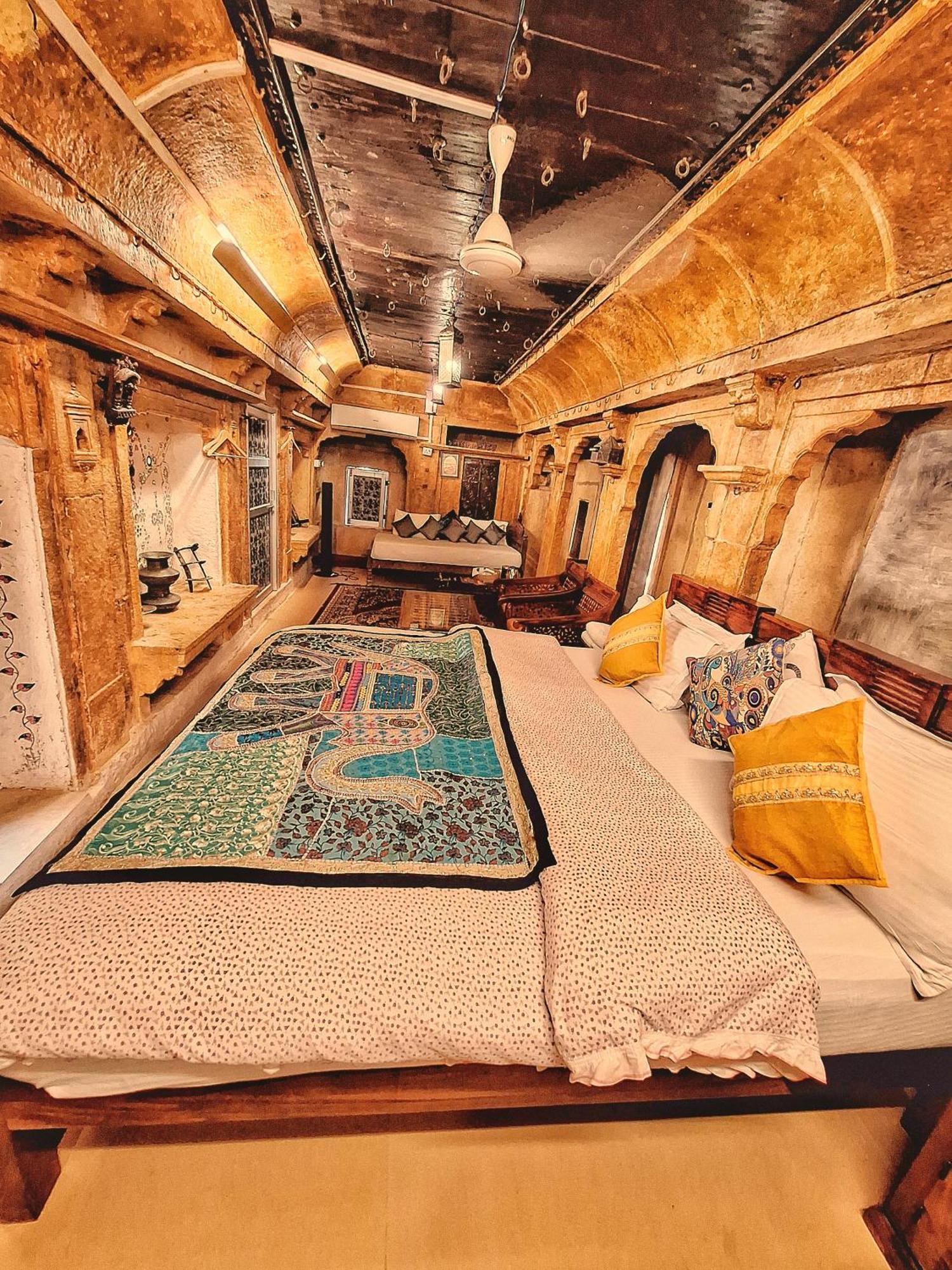 Desert Haveli Guest House Джайсалмер Стая снимка